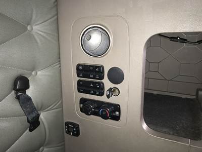 Freightliner Cascadia Sleeper Controls