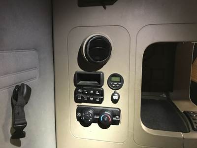 Freightliner Cascadia Sleeper Controls