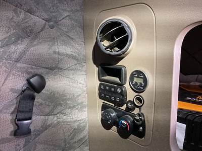 Freightliner Cascadia Sleeper Controls