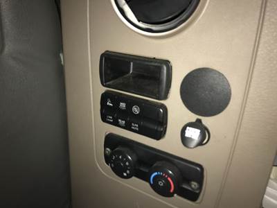 Freightliner Cascadia Sleeper Controls