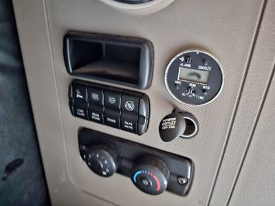 Freightliner Cascadia Sleeper Controls
