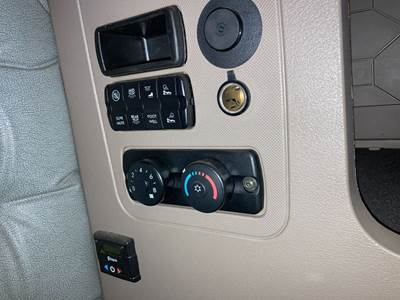Freightliner Cascadia Sleeper Controls