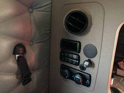 Freightliner Cascadia Sleeper Controls