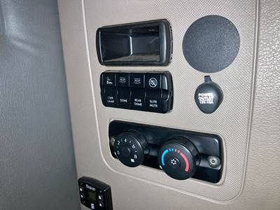 Freightliner Cascadia Sleeper Controls