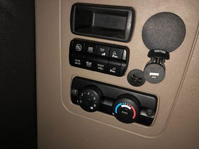Freightliner Cascadia Sleeper Controls