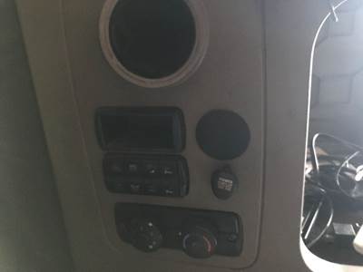 Freightliner Cascadia Sleeper Controls