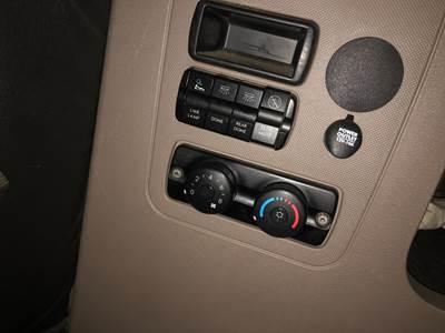 Freightliner Cascadia Sleeper Controls