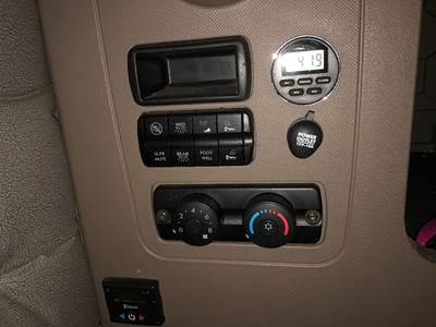 Freightliner Cascadia Sleeper Controls
