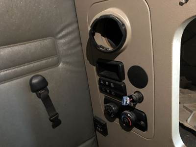 Freightliner Cascadia Sleeper Controls
