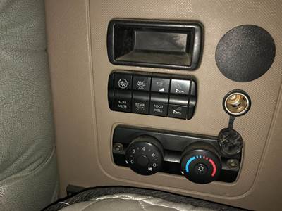Freightliner Cascadia Sleeper Controls