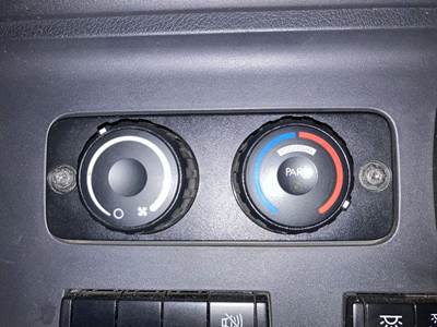 Freightliner Cascadia Sleeper Controls