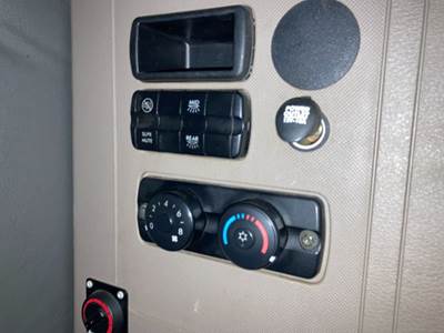 Freightliner Cascadia Sleeper Controls
