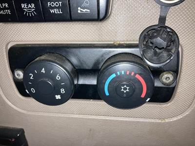 Freightliner Cascadia Sleeper Controls