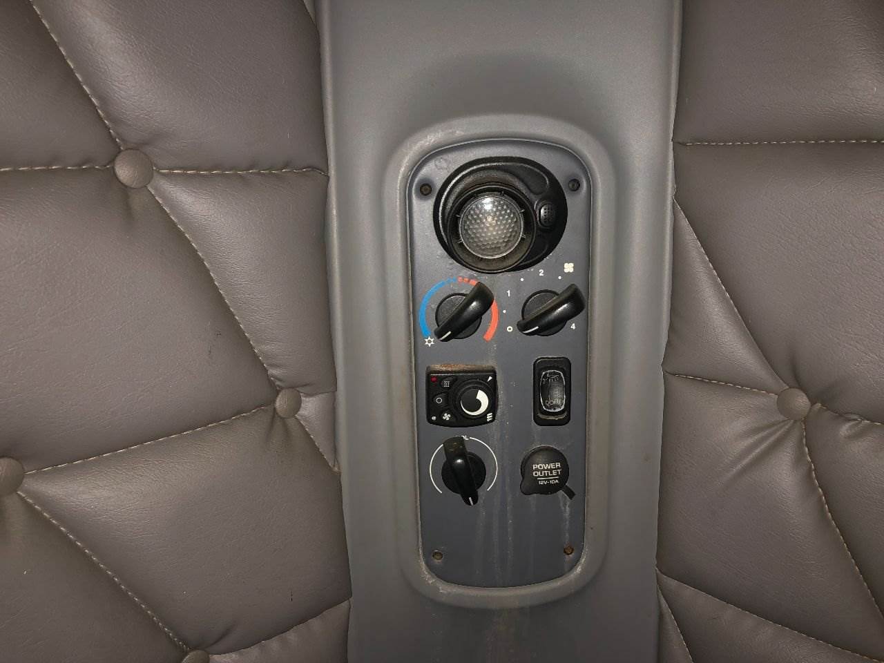 2007 Freightliner Columbia 120 Sleeper Controls For Sale Winimac, IN