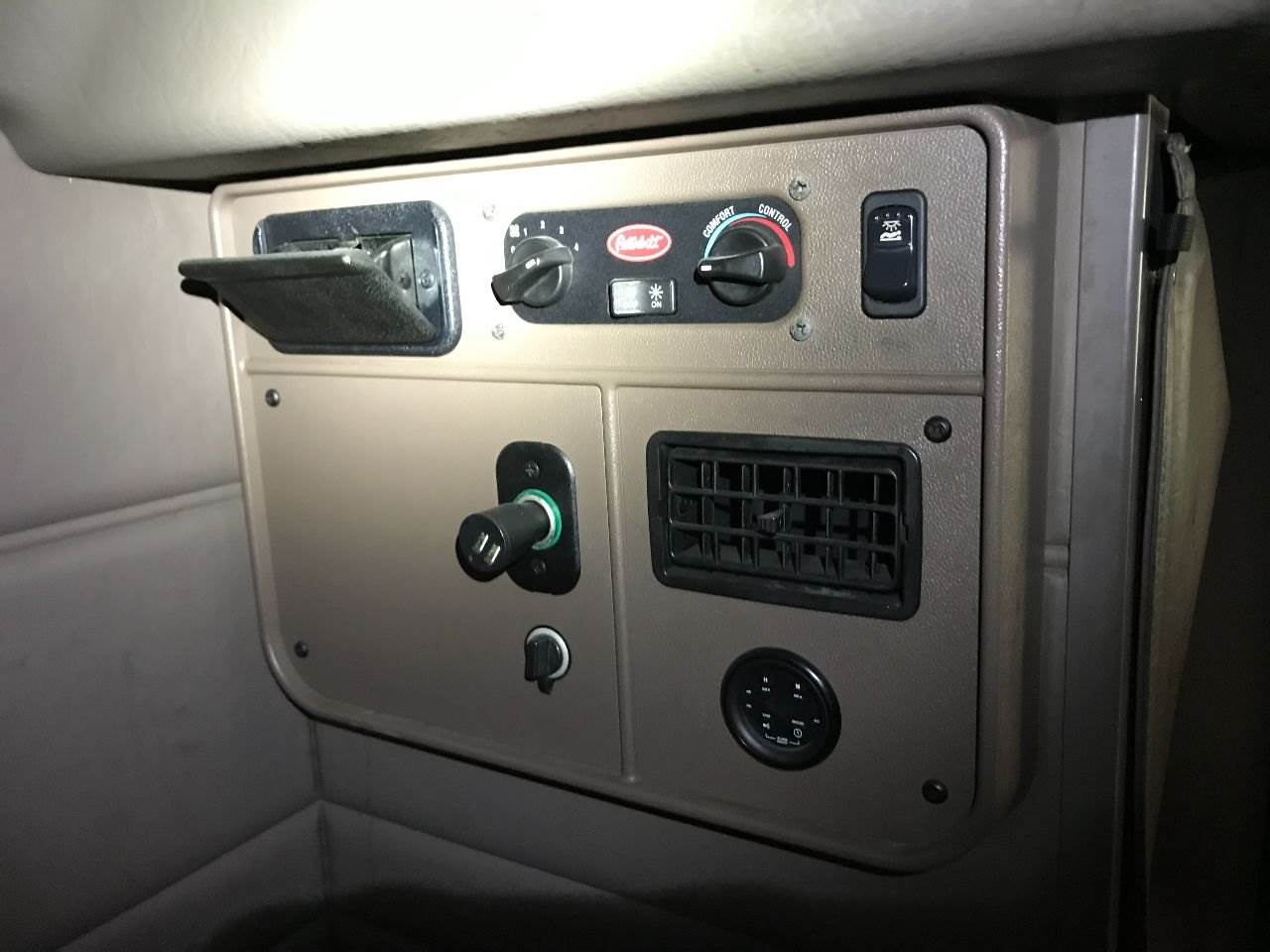 2013 Peterbilt 386 Sleeper Controls For Sale Council Bluffs, IA