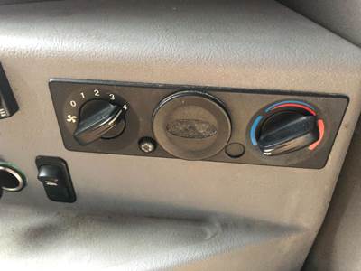 Peterbilt 387 Sleeper Controls