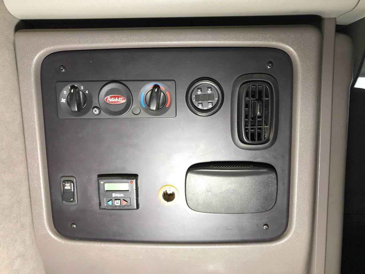 2016 Peterbilt 389 Sleeper Controls For Sale Council Bluffs, IA