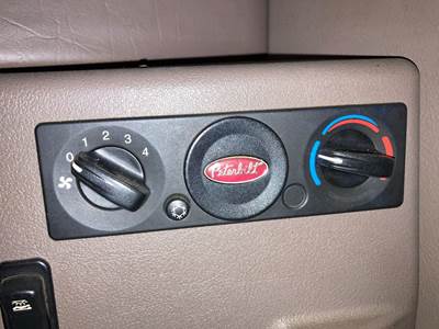 Peterbilt 587 Sleeper Controls