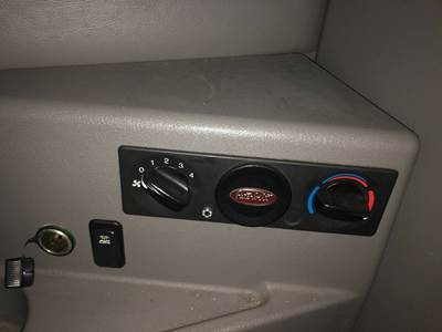 Peterbilt 587 Sleeper Controls