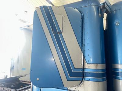 Freightliner FLD120 Sleeper Door