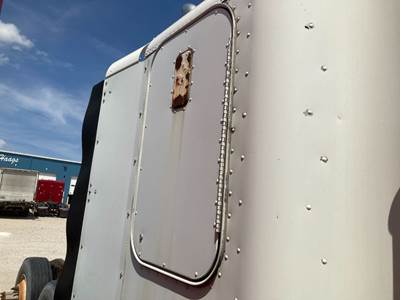 Freightliner FLD120 Classic Sleeper Door