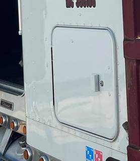 Freightliner FLD120 Classic Sleeper Door