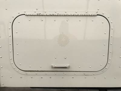 International 9200 Sleeper Door