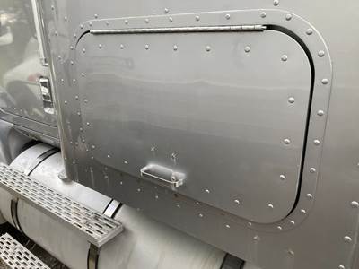 International 9200 Sleeper Door