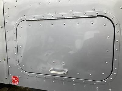 International 9200 Sleeper Door