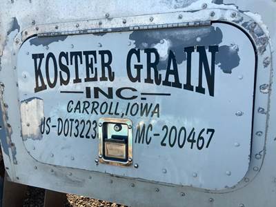 International 9200 Sleeper Door