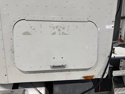 International 9200 Sleeper Door