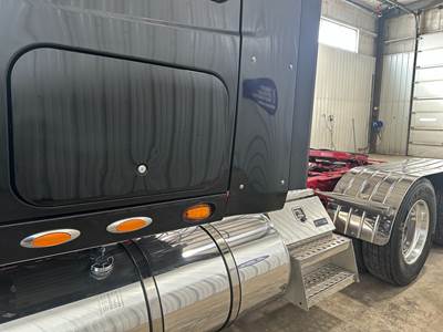 International HX520 Sleeper Door