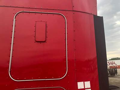 Kenworth T600 Sleeper Door