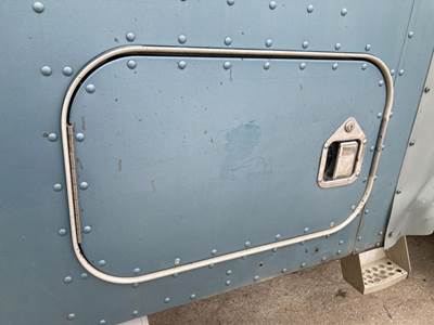Kenworth T600 Sleeper Door