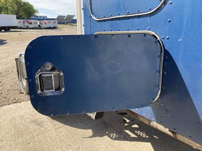 Kenworth T600 Sleeper Door