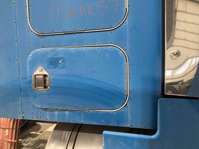 Kenworth T600 Sleeper Door