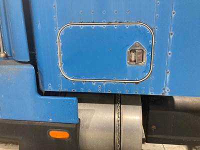 Kenworth T600 Sleeper Door