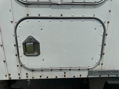 Kenworth T600 Sleeper Door