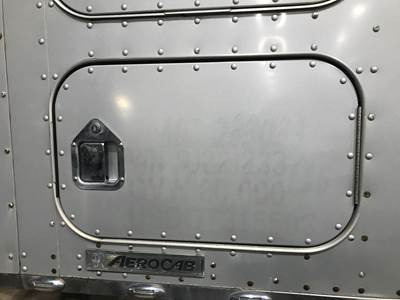 Kenworth T660 Sleeper Door