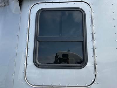 Kenworth T660 Sleeper Door