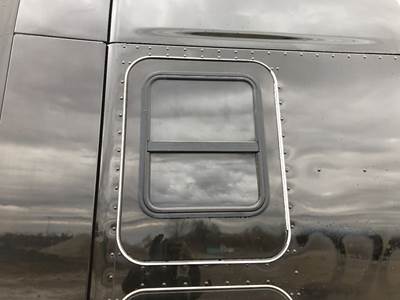 Kenworth T680 Sleeper Door