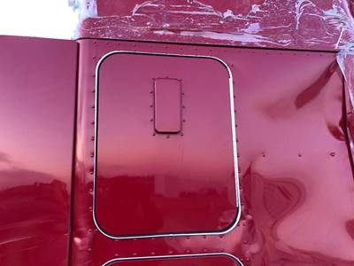 Kenworth T680 Sleeper Door