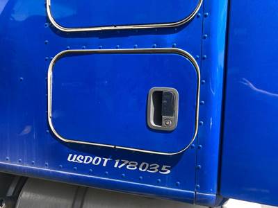Kenworth T680 Sleeper Door