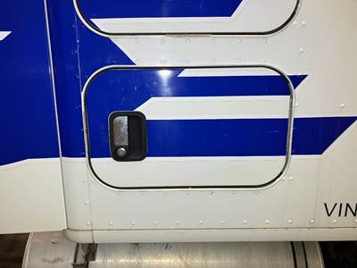 Kenworth T680 Sleeper Door