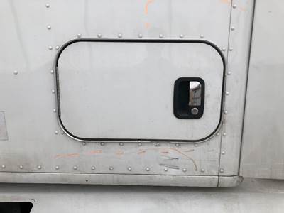 Kenworth T680 Sleeper Door