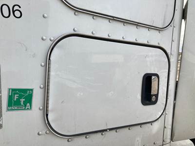 Kenworth T680 Sleeper Door