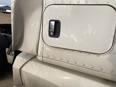 Kenworth T680 Sleeper Door