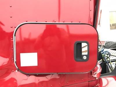 Kenworth T680 Sleeper Door