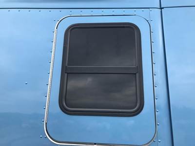 Kenworth T680 Sleeper Door