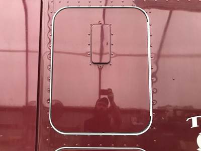 Kenworth T680 Sleeper Door